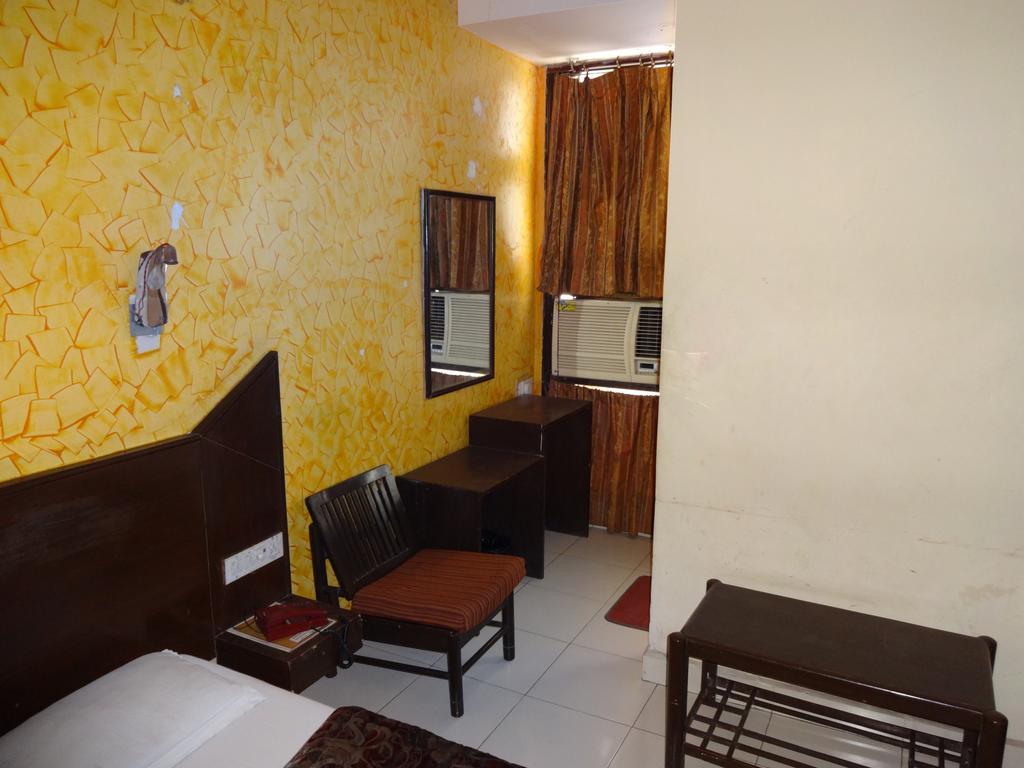 Hotel Elegant International Nova Deli Quarto foto